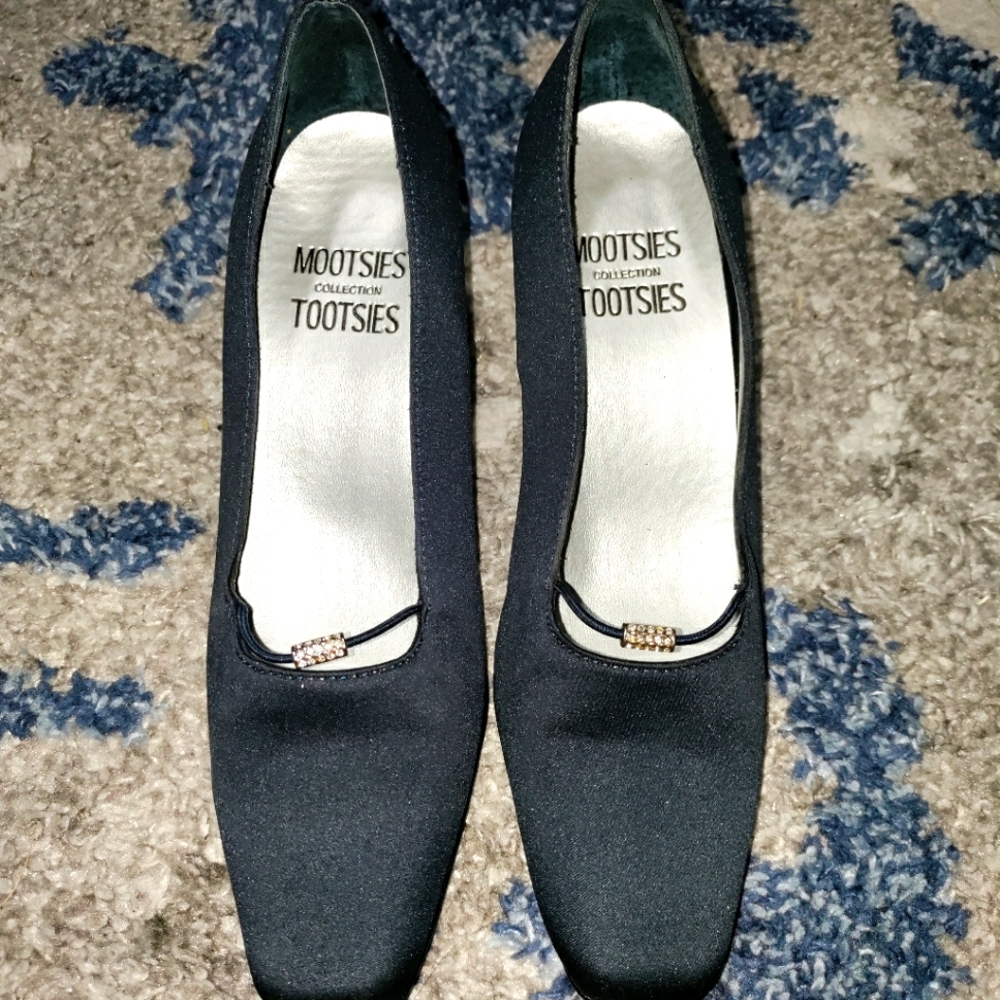 Mootsies Tootsies navy satin heels size 6